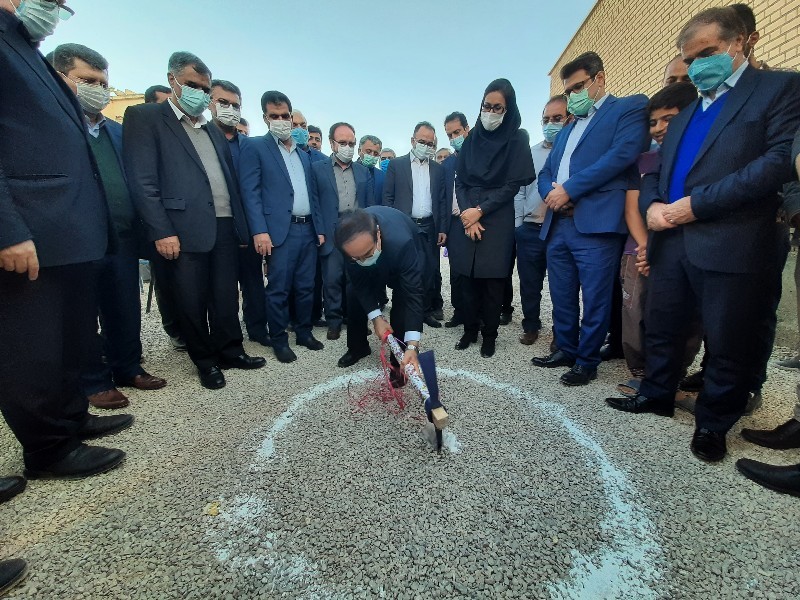 با حضور رئیس کل بیمه مرکزی کشور؛کلنگ مدرسه ۶ کلاسه شهید ناصری با اعتباری بالغ بر ۷۵۰ میلیون تومان به زمین زده شد